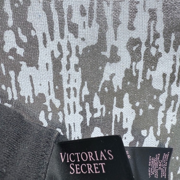 Victoria’s Secret Very Sexy Black Lace Unlined Plunge Bra 34C - Picture 6 of 7